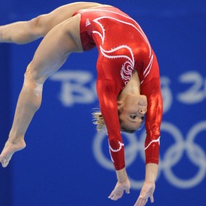 爱游戏智能平台-法甲大比拼，精彩传球和战术调整成为最大看点，法甲集锦